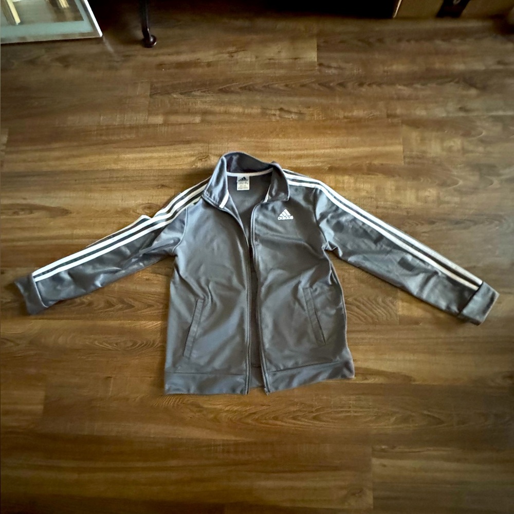 Adidas Kids XL Gray Zip-Up Jacket with White Stripes – Classic Sporty Style